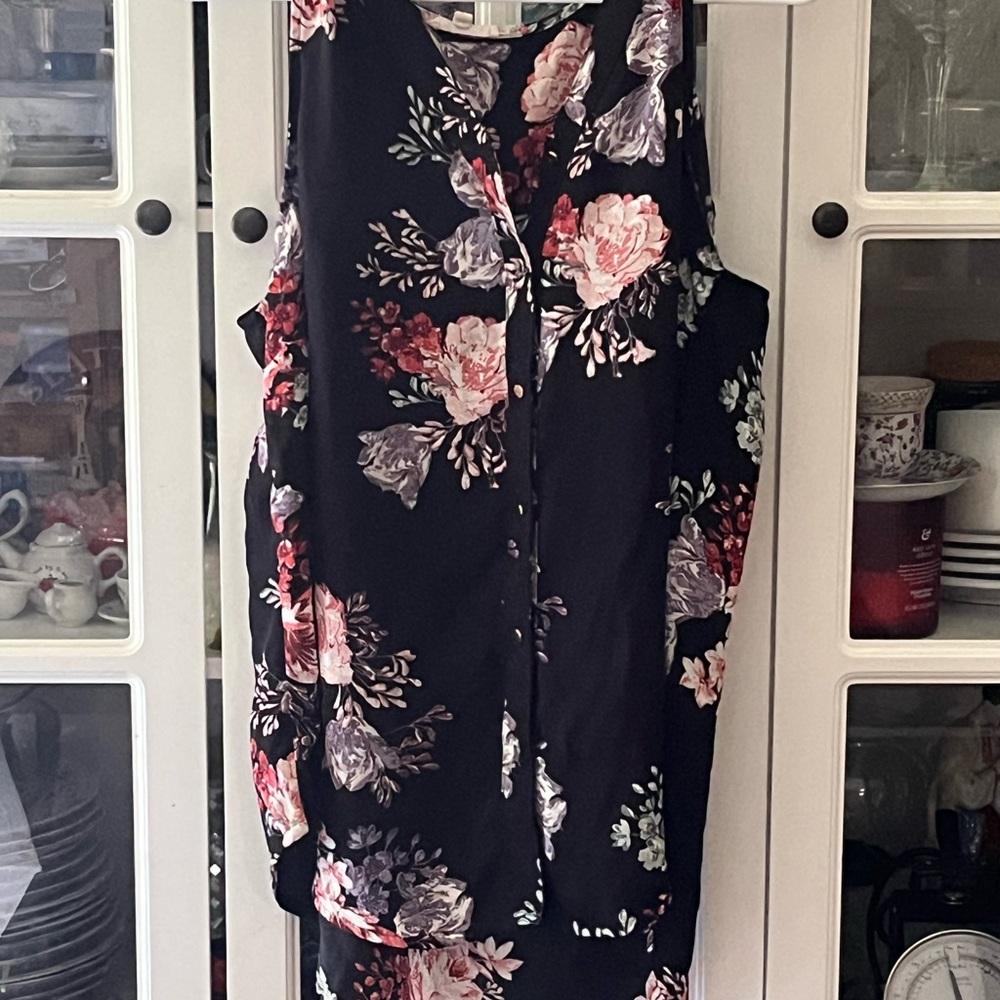 Maurice’s tank to button up black floral size 0x